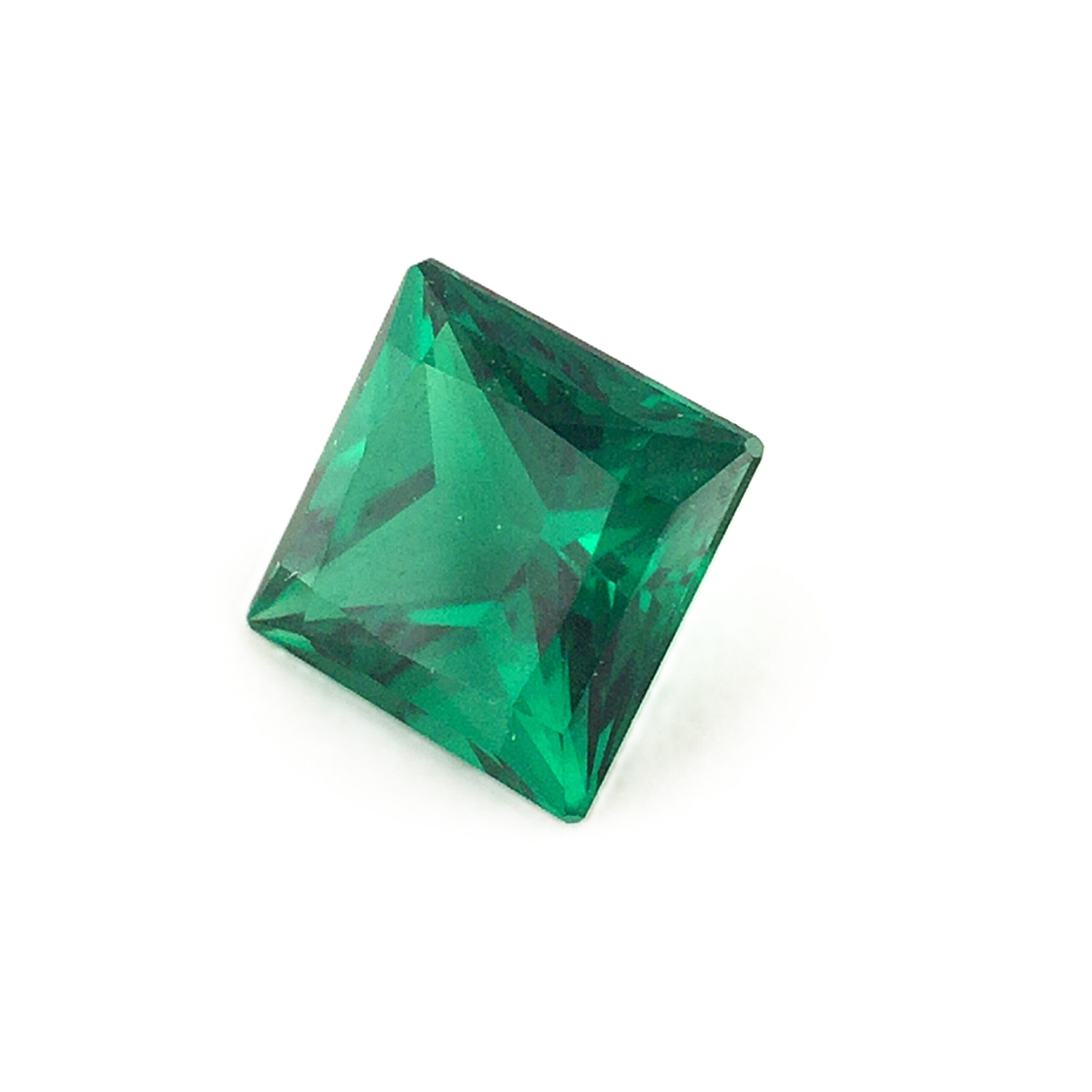 Alpinite Green 4x4mm square gemstone Alpinīta zaļš 4x4mm kvadrātveida - Image 1