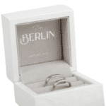 Berlīnes ECO rotu kastīte laulību gredzeniem Spīdīgi balts koks / gaiši pelēks velūra iekšpuse - Image 2